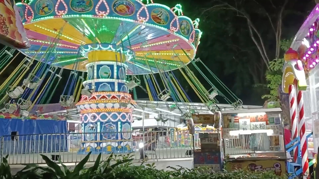 万绿园游乐场转盘秋千全新游乐设备升级了!