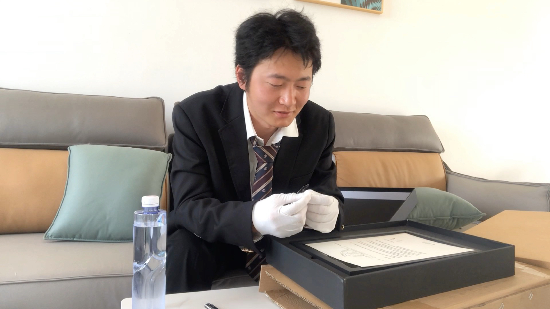 十万粉丝开箱视频 谢谢家人们的支持 文化水平有限 来点尴尬的人生经验总结 希望能让家人们少走弯路