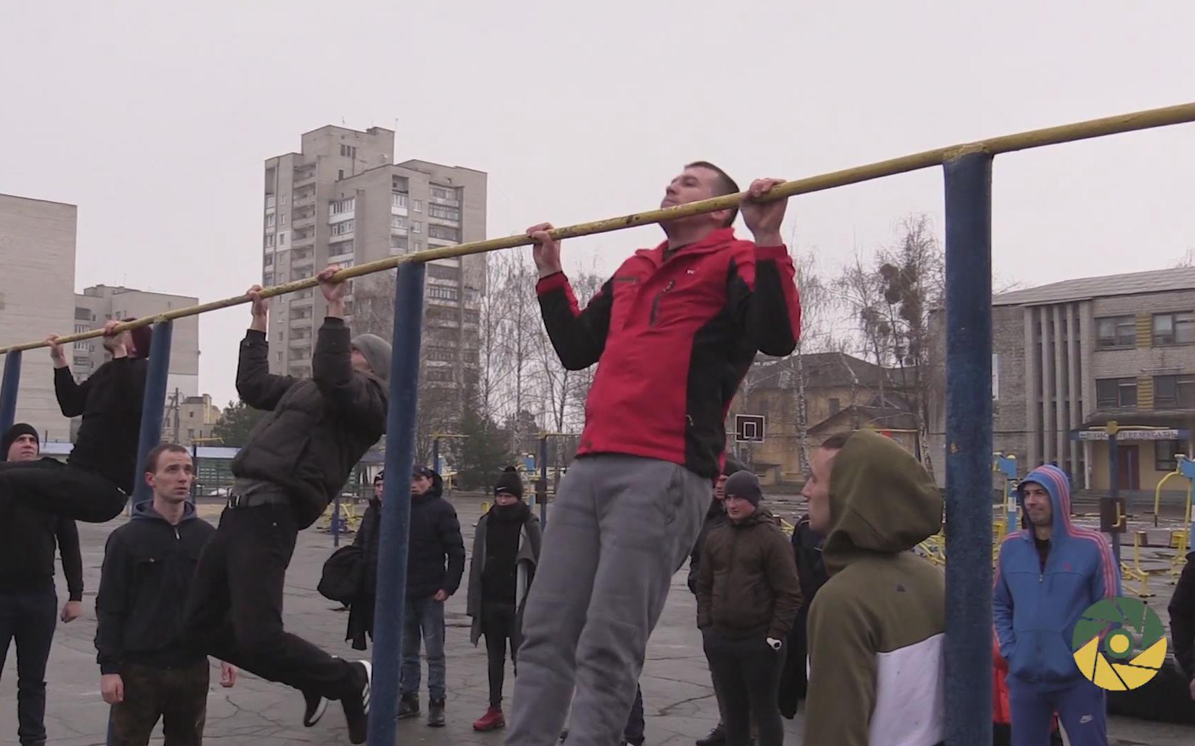 俄罗斯青年军营体能测试毛子身体真棒