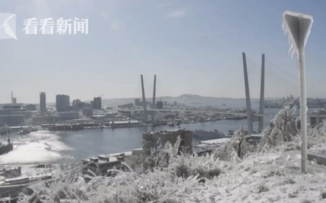 [图]俄罗斯城市遭遇持续暴风雪天气 全城变身“冰河世纪”