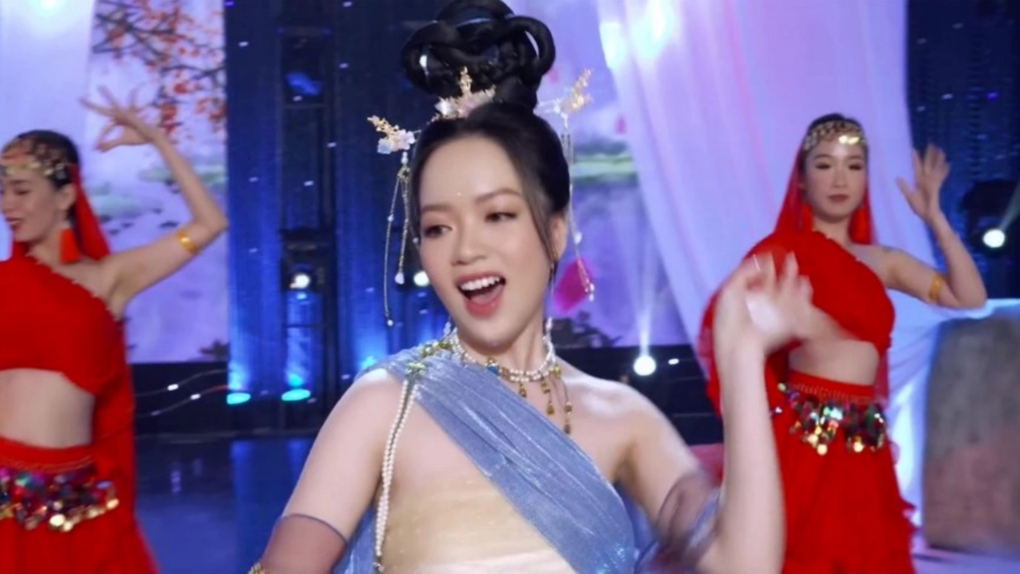 越南歌手翻唱《天竺少女》，网友评论：没有一首中国歌曲逃得过越南的翻唱。