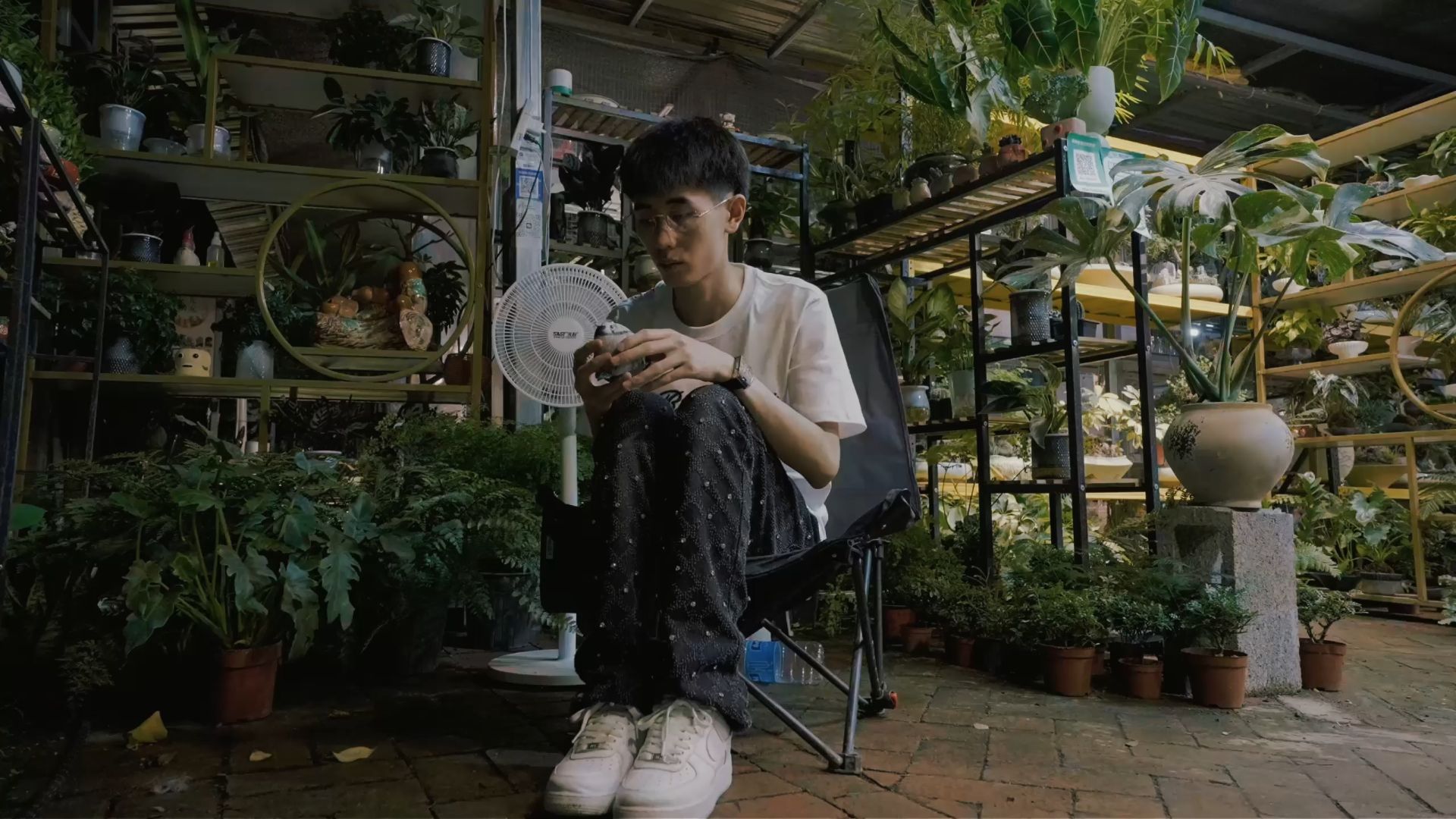 《唐小鸟》完整mv上线  导演?：Bsh1