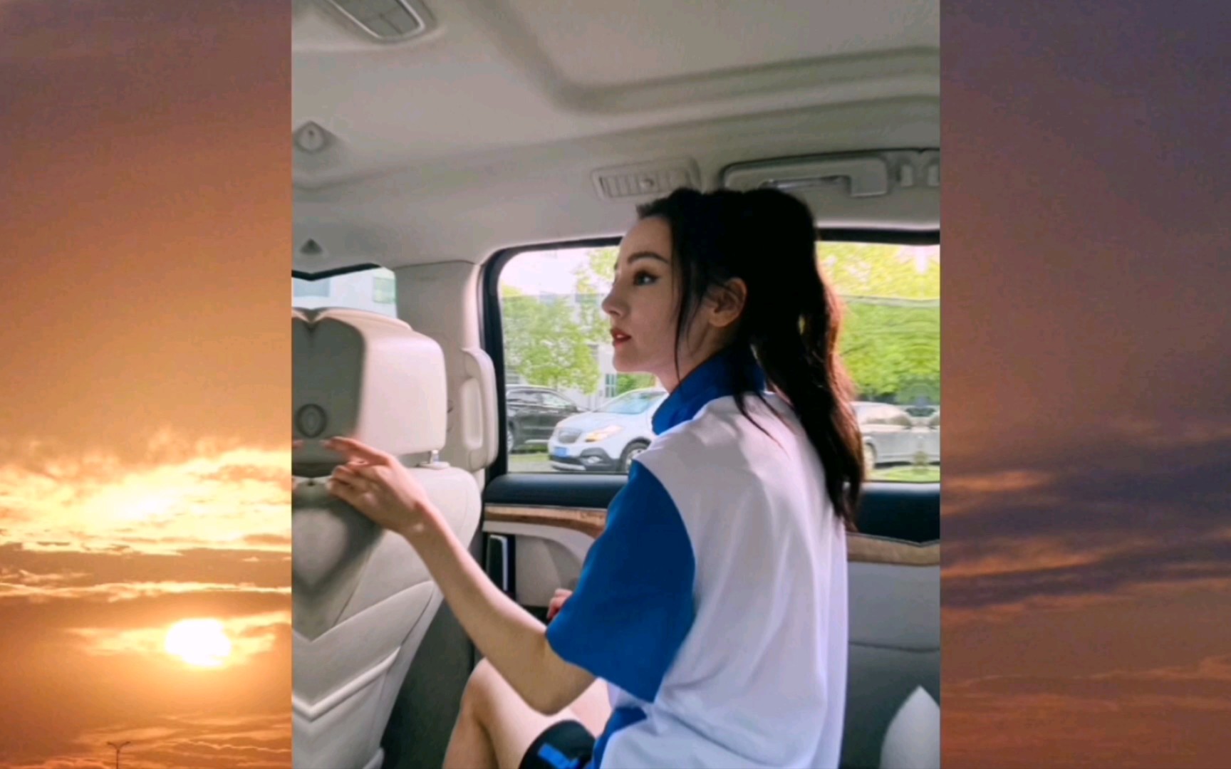 【迪丽热巴】迪丽热巴乔晶晶发文晒上学照,校服高马尾是校花吧!