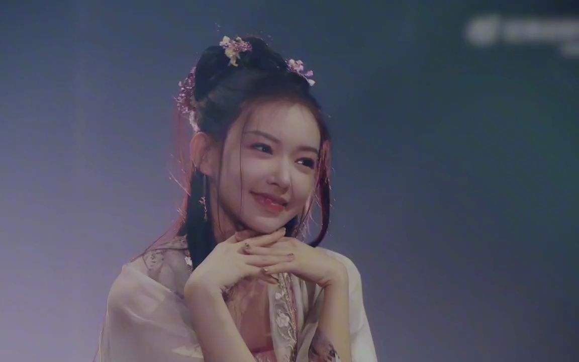 论程潇跳舞能有多迷人?一个动作王一博眼睛看呆,迷翻全场众嘉宾