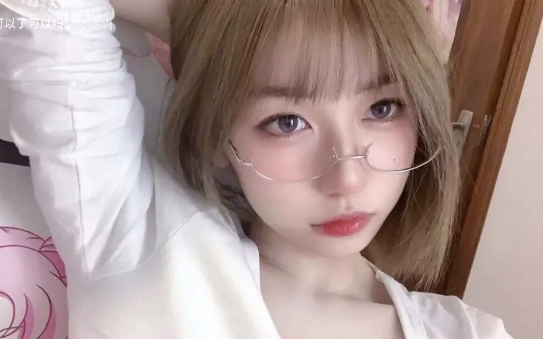 程女士早期发布于外网的视频,尺度有点大