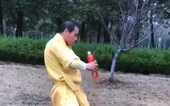 [图]男儿功夫-延晨浓似酒，喝白酒练醉拳，结果真醉了…