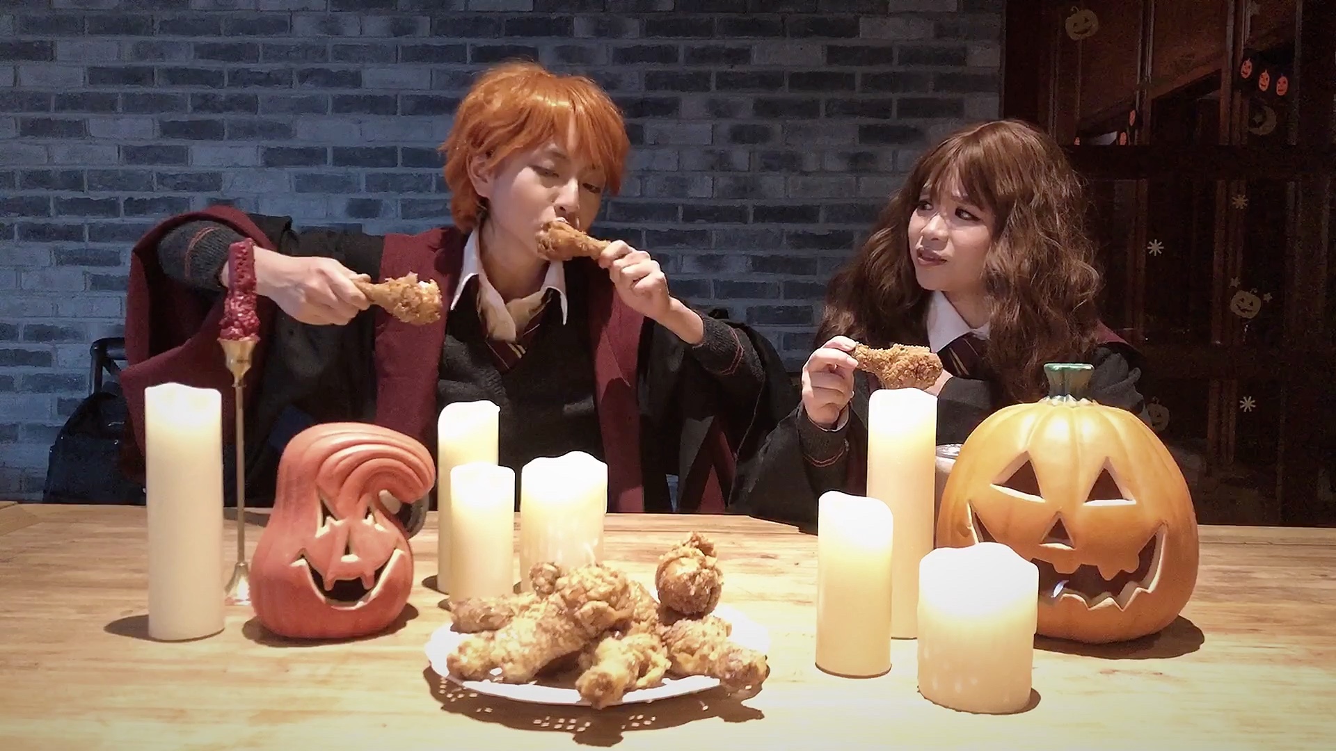 cos哈利波特罗赫罗恩吃鸡腿