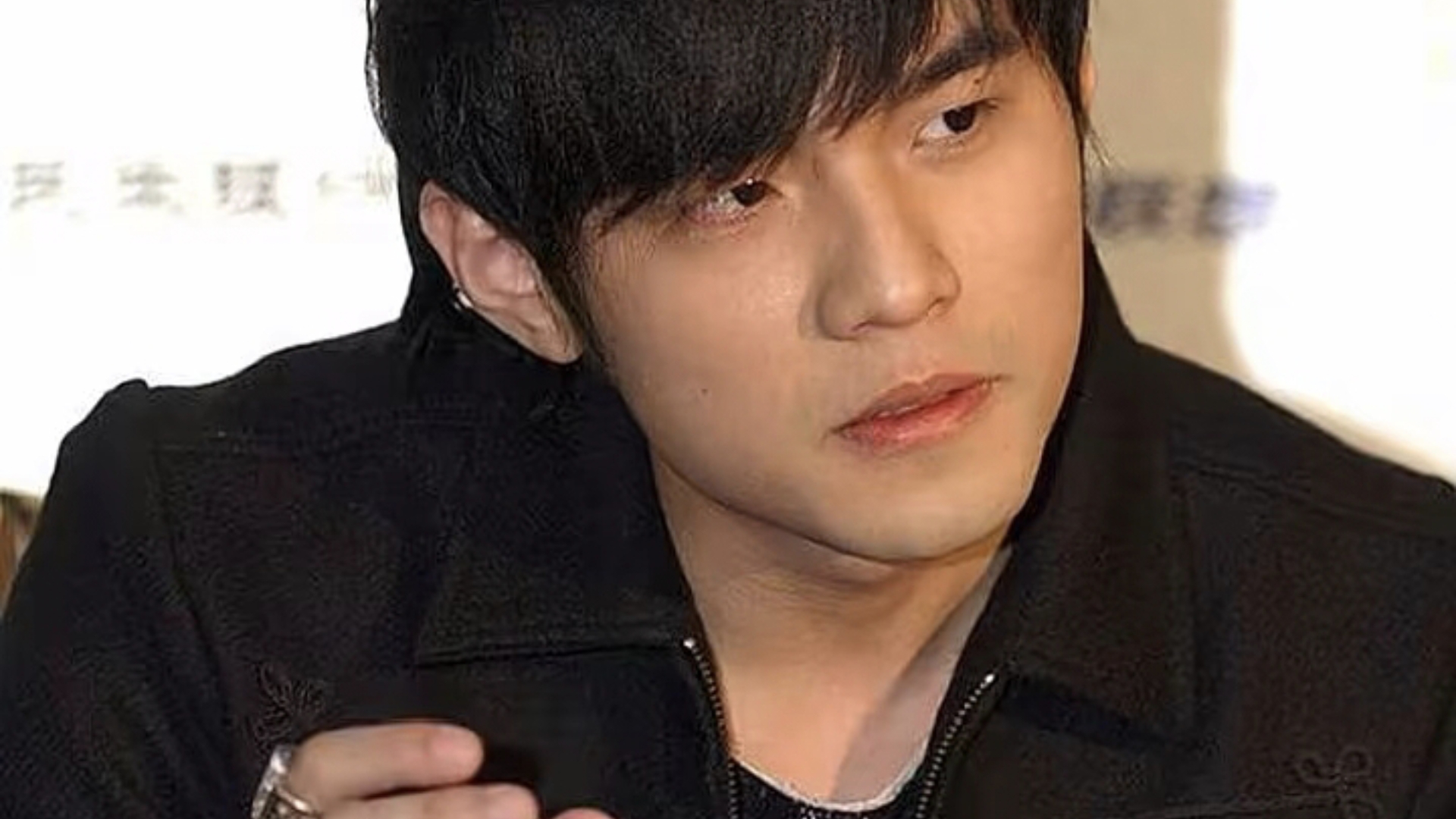 陈赫还真不像周杰伦,没有周杰伦好看