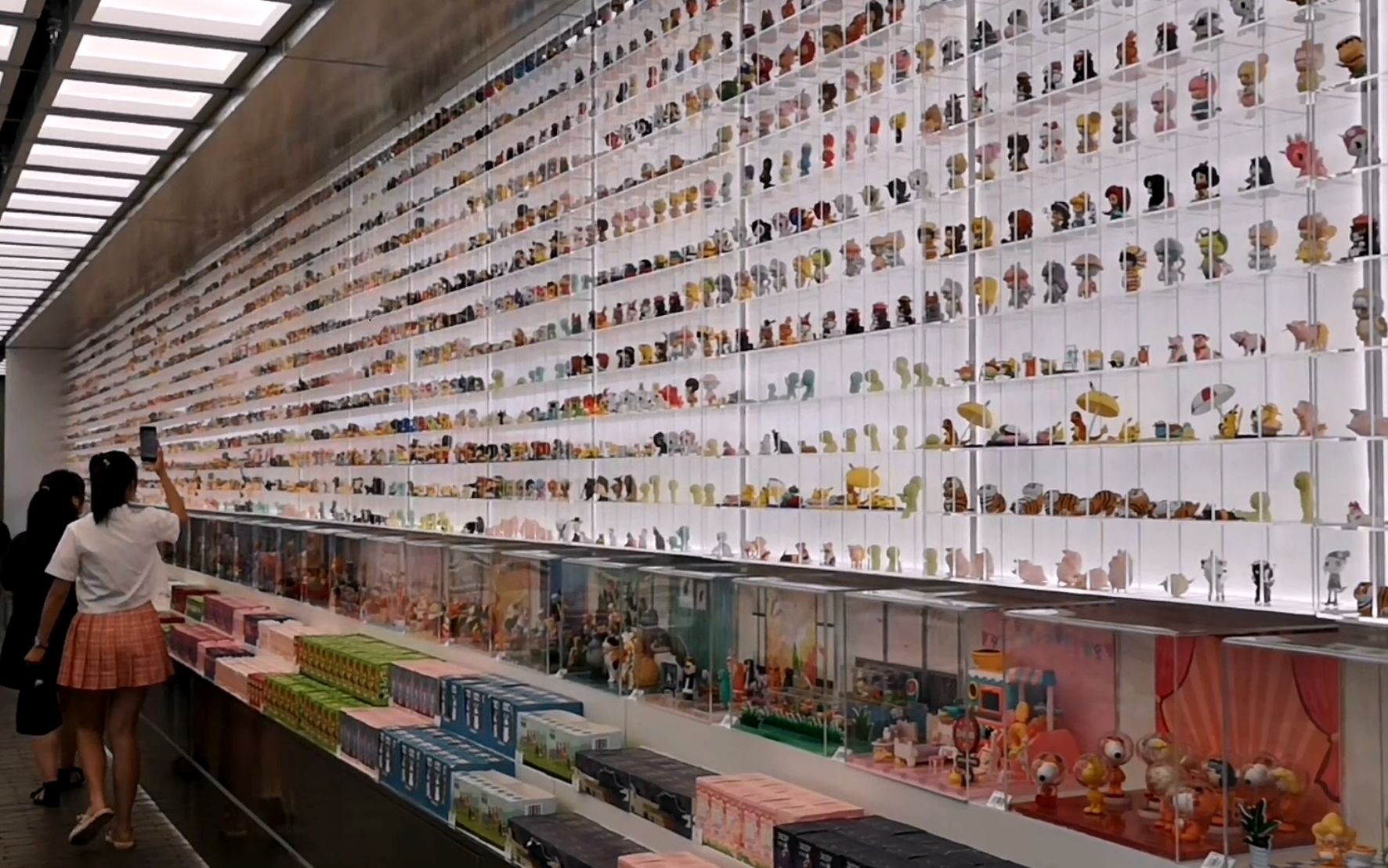 东北最大的盲盒手办店落户沈阳一堵墙能换一套房