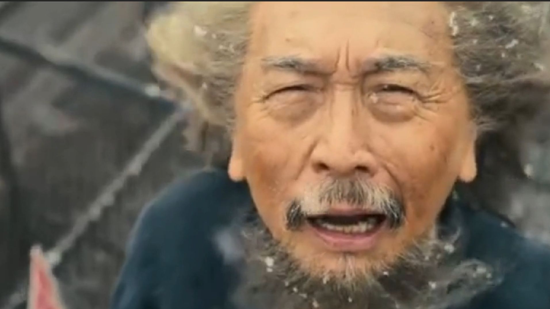 老爷子贡献了全剧最精彩的戏份和最精湛的演技！充分展现了中国人的风骨与气节！