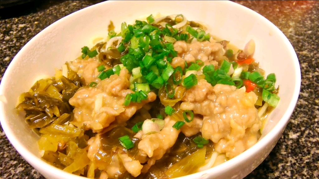 川味酸菜滑肉米线家庭版教程它来咯