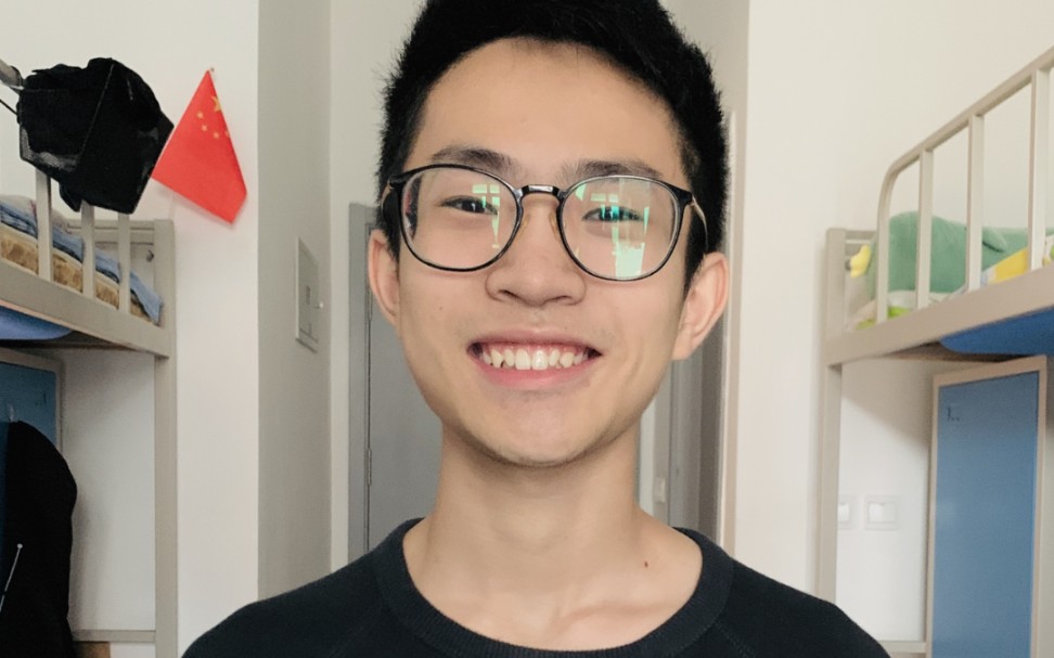 [何同学]何同学是小甜豆吧//这位大学生笑起来怪好看的//老师好我叫