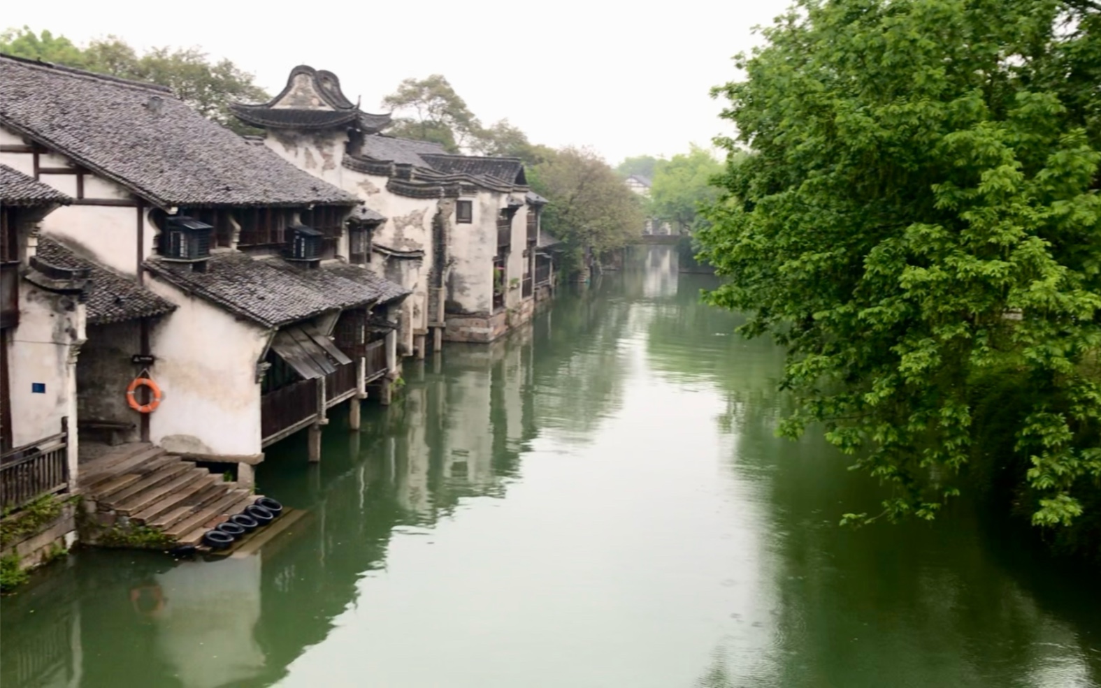 游客入园前的烟雨乌镇,很安静很美(原声,建议调大音量)
