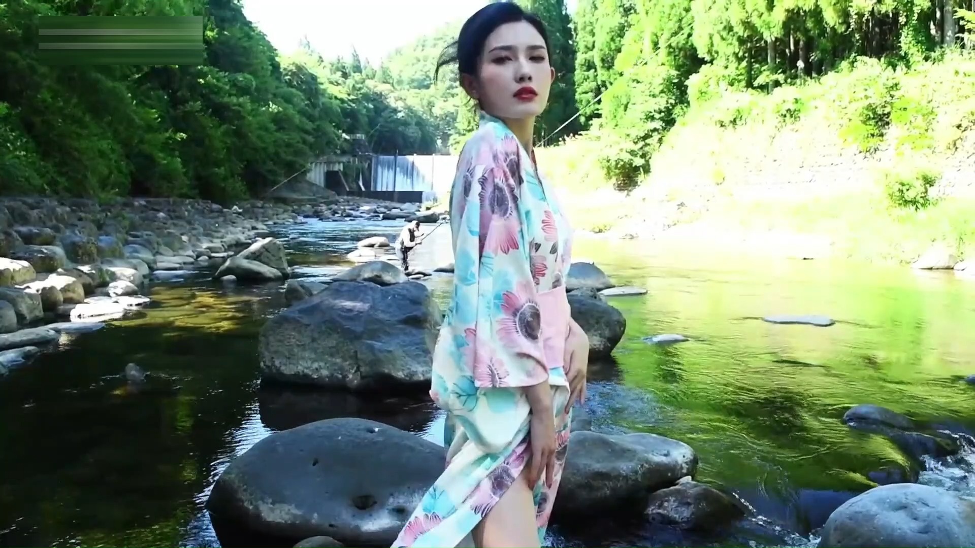 丽柜 甜甜本子旅拍第一期