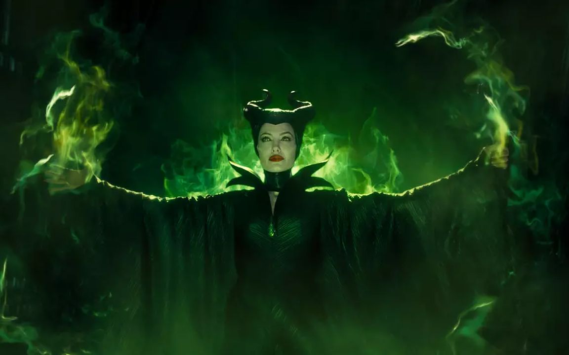 全新版睡美人的故事,坏女巫真情流露,竟意外唤醒了沉睡的公主