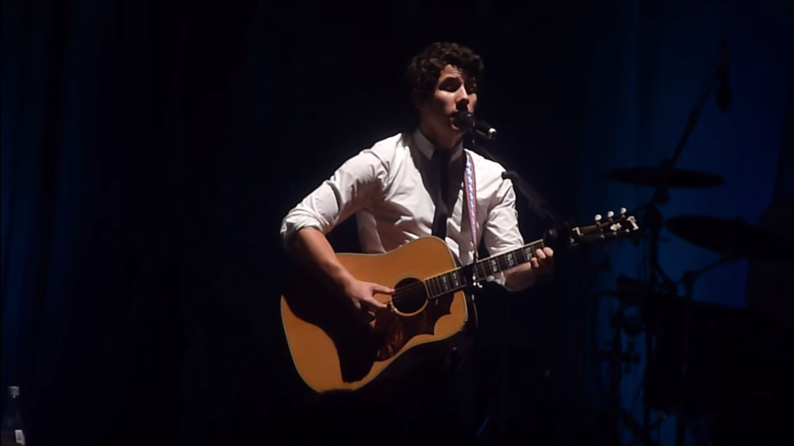 [图]Nick Jonas-Bring Him Home 小神马现场版(Santiago, Chile)