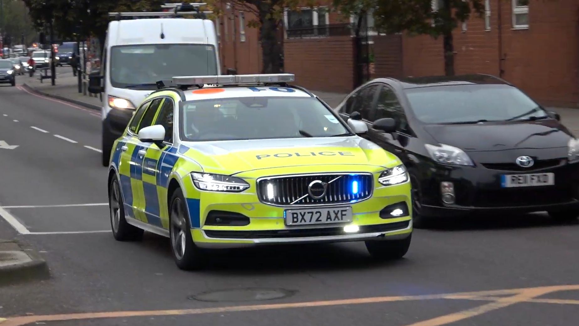 英国大都会警察沃尔沃v90区域警车出警