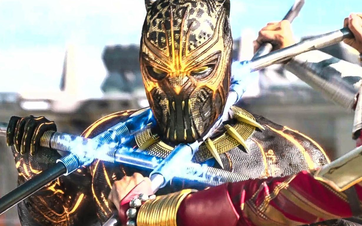 男子穿上金色战服化身黑豹拥有最强防御力一人可抵万人军队