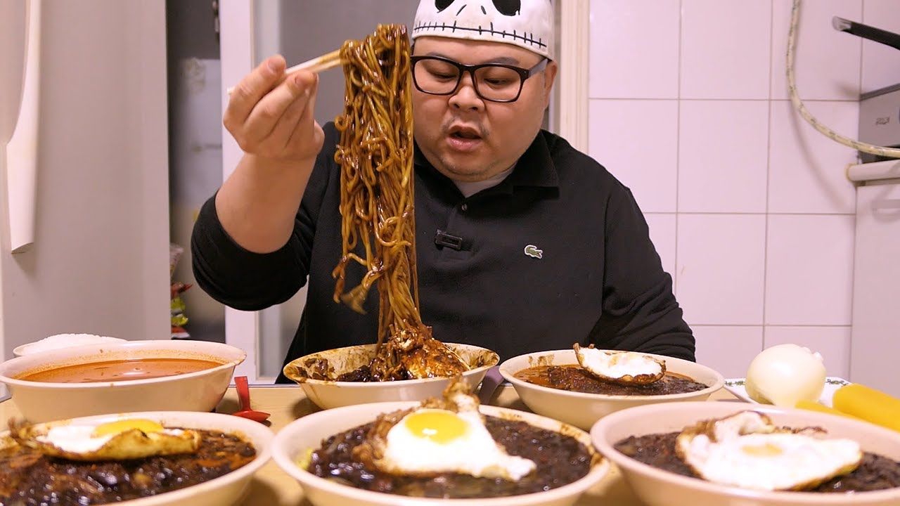 【胖叔mino】饿了21小时后吃5碗炸酱面不是很正常吗?