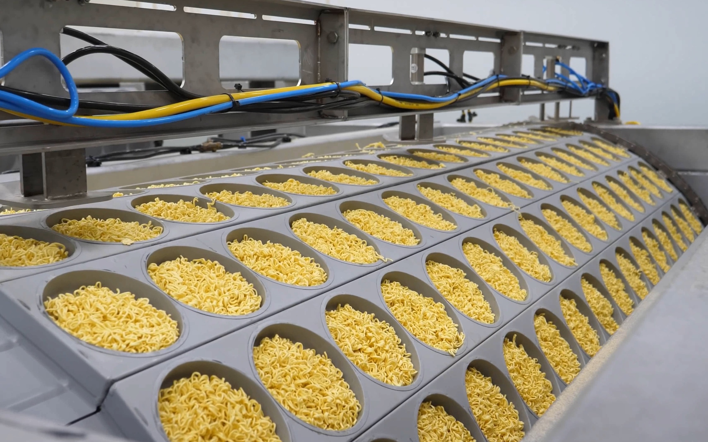 【4k·工厂】方便面是怎么加工出来的