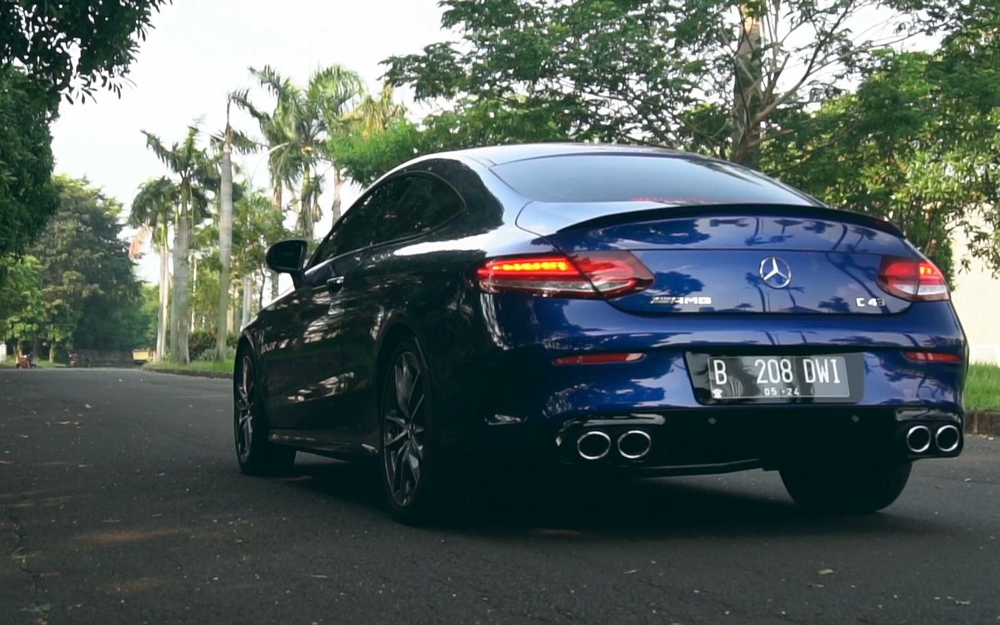 它就是amg双门奔驰amgc43coupexarmytrix全段阀门排气完全解放沉睡