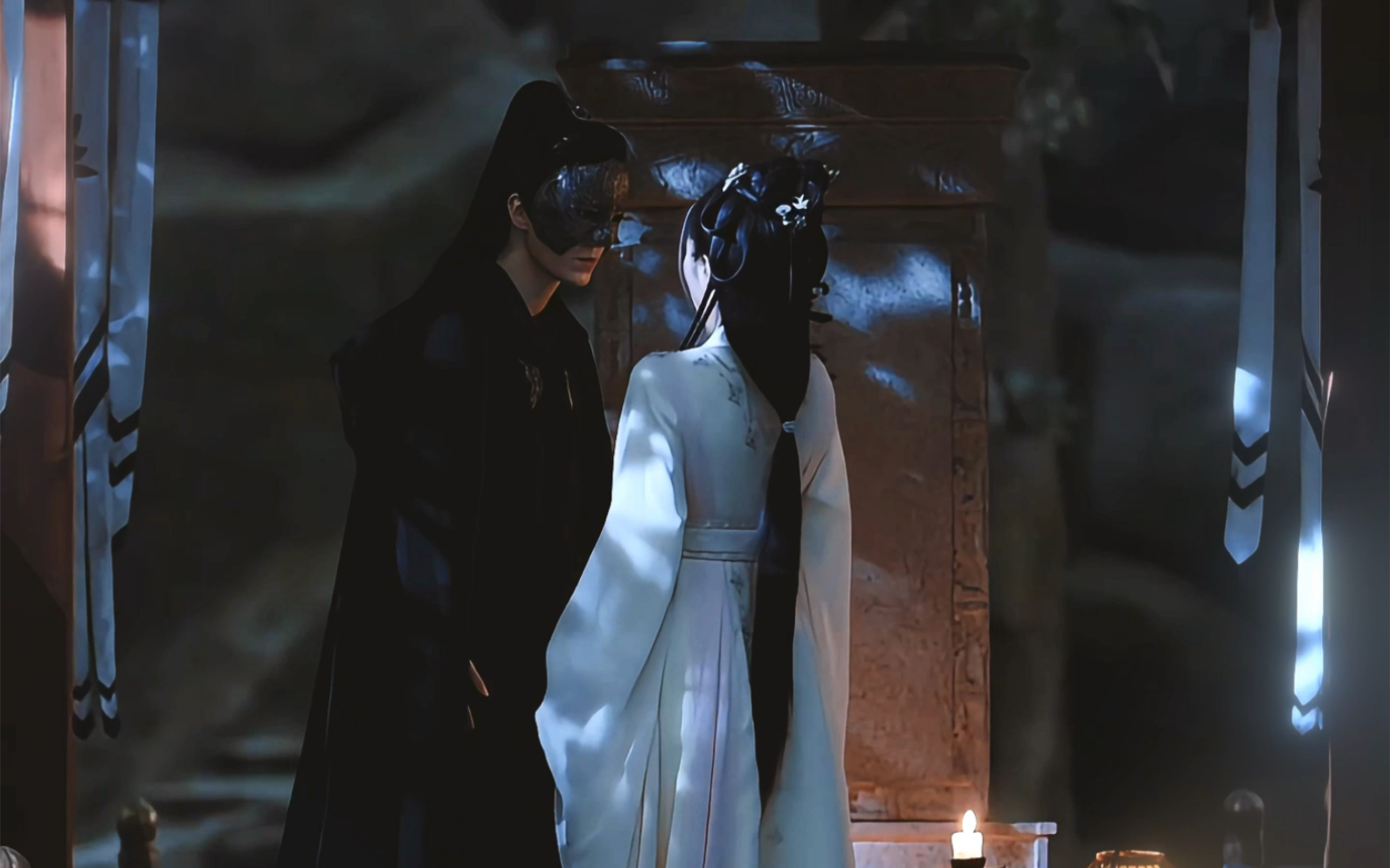 吓唬小白兔可是大灰狼的天性!