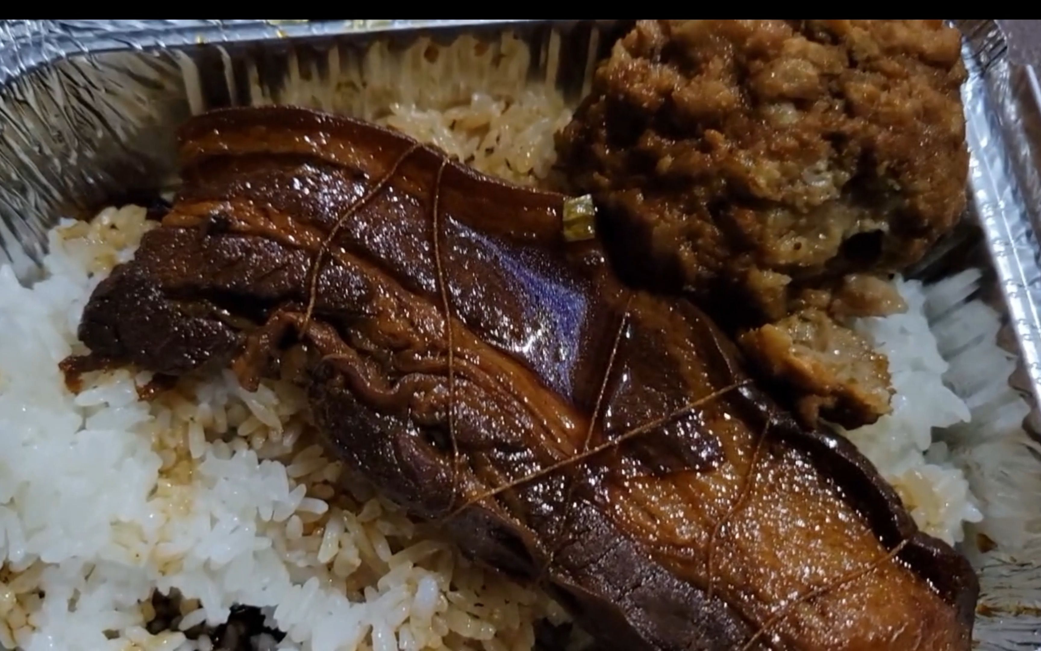 在10度下雨天去吃济南非常有名的武岳庙把子肉!