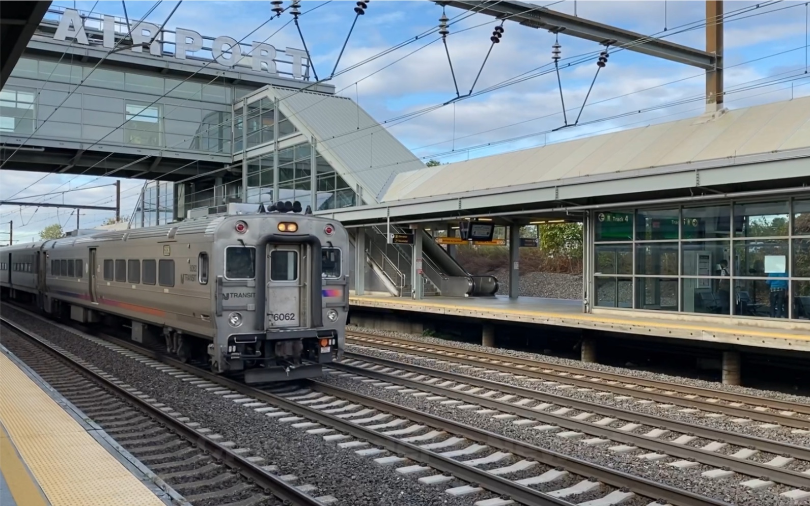 njtransit 跟25t很像的纽约新泽西"通勤特快"