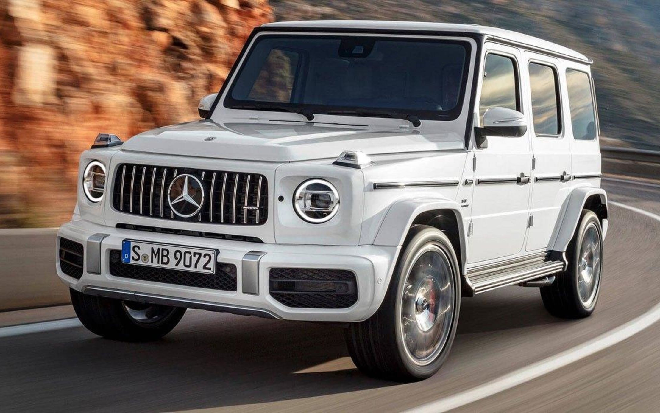 奔驰g63;从今天起,鸟枪换炮啦,老炮变鲜肉,车内空间超大_哔哩哔哩 (゜