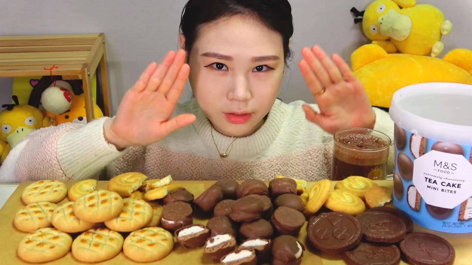 【fran卡妹吃播咀嚼】迷你巧克力巧克力茶蛋糕叮咬玛格丽特·宾奇黄油