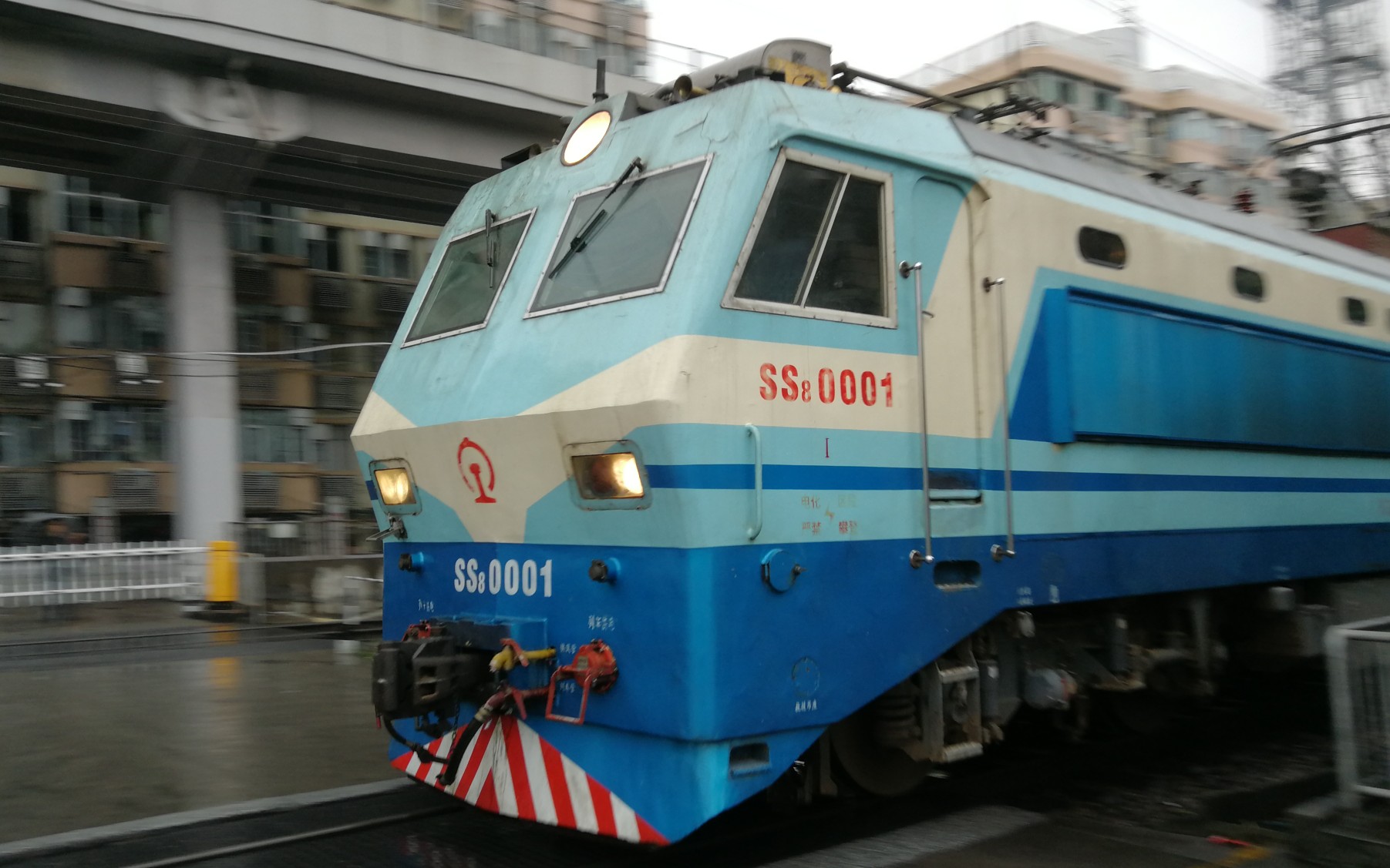 再次追到韶王:ss8-0001牵引k830次列车通过射击场道口_哔哩哔哩 (゜