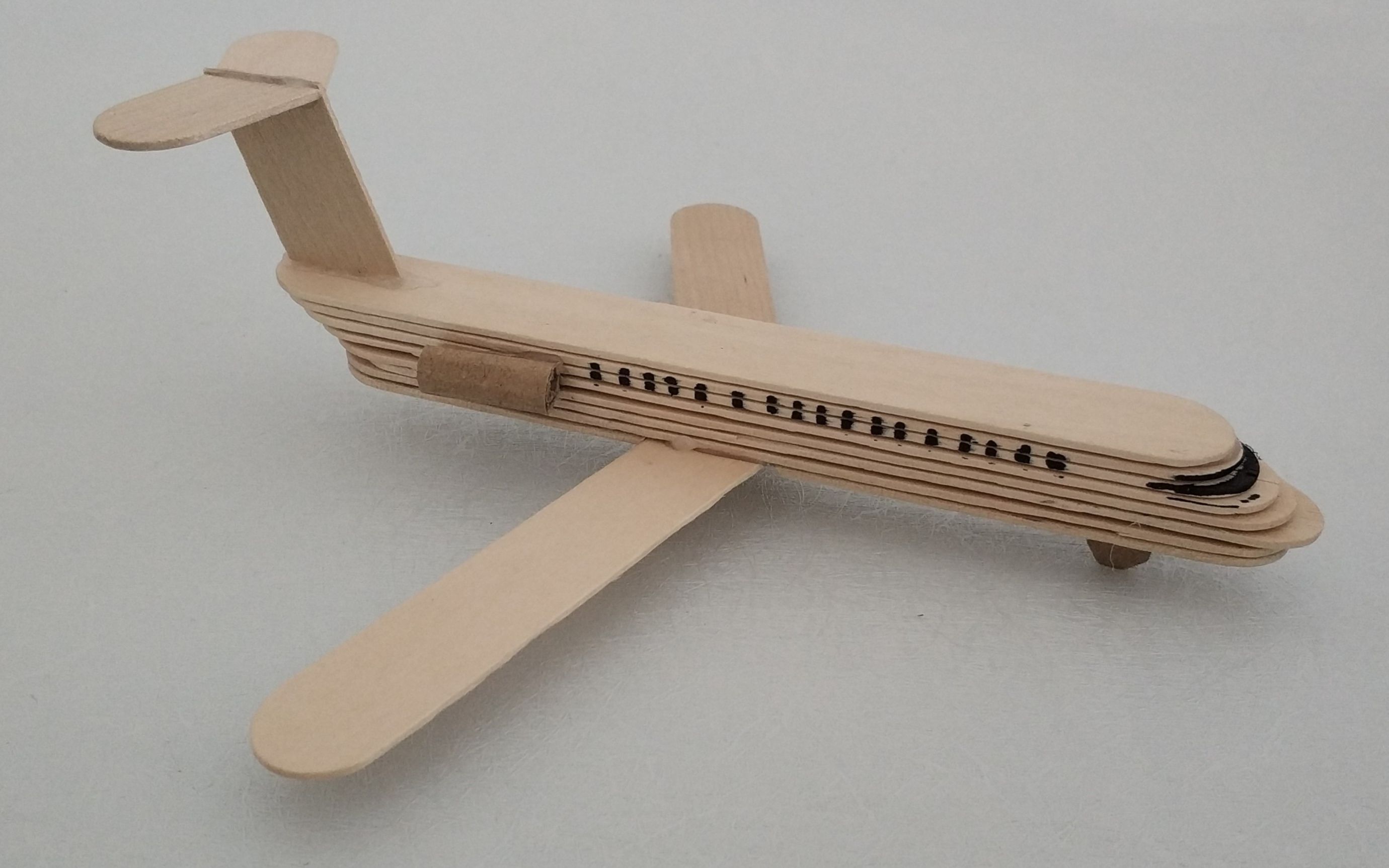 小c两分钟教你如何用雪糕棍 diy手工制作飞机客机模型!