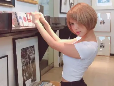 “短发女神”葵司现身世界棒球赛，疑似春光全泄引网友围观!