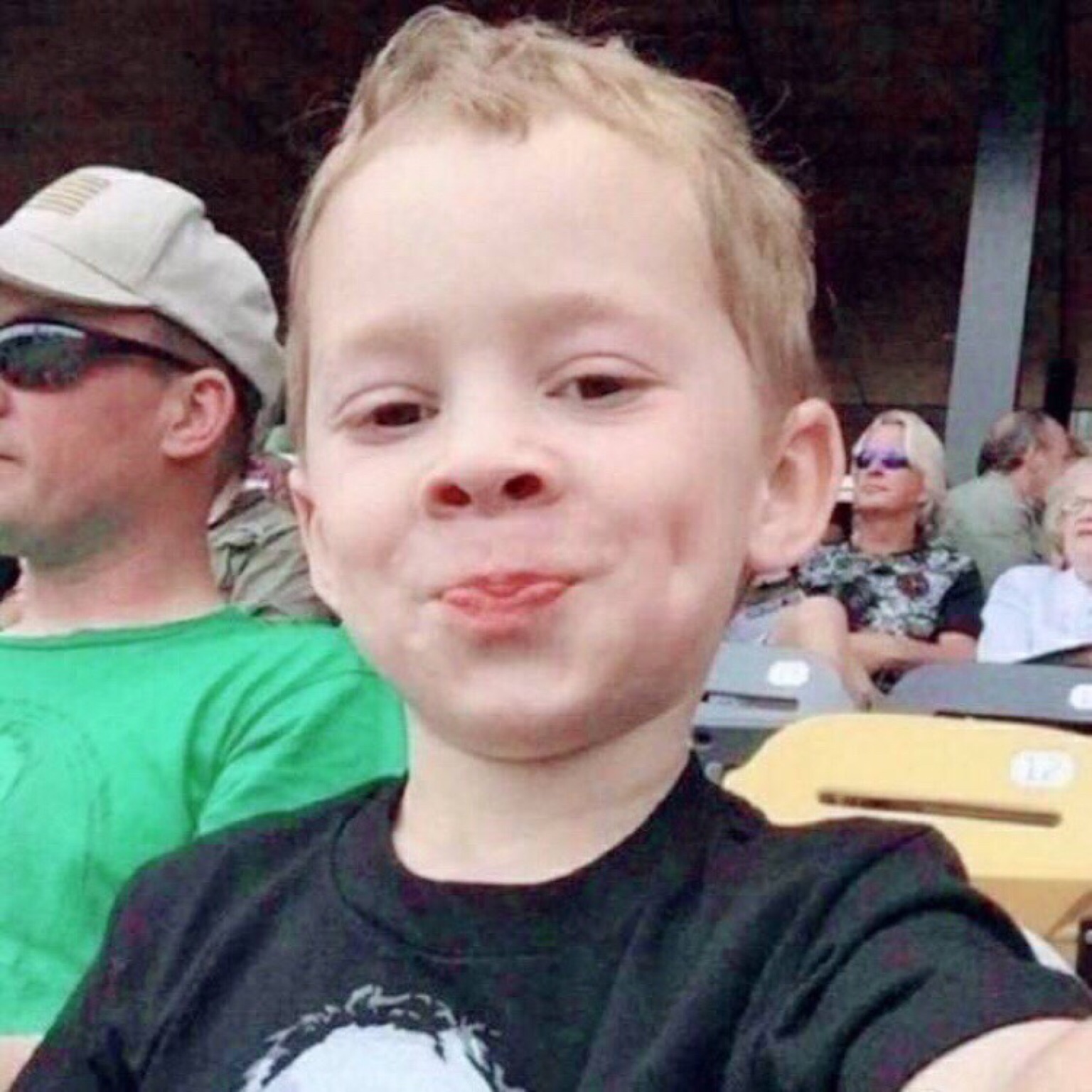 陈大头的头很大