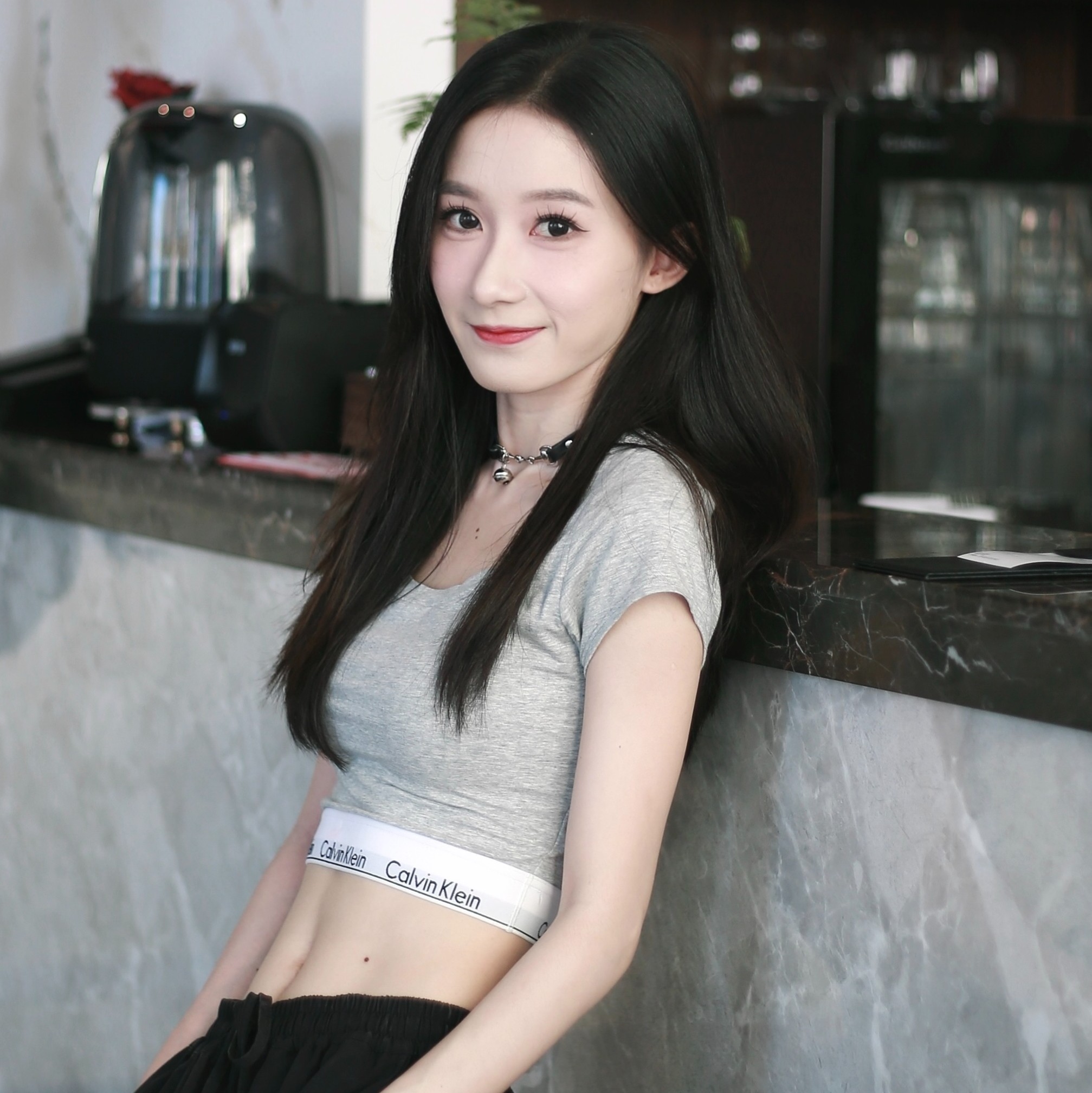 内向小小到处转