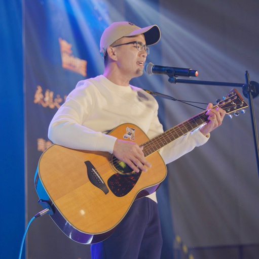 元基Lau
