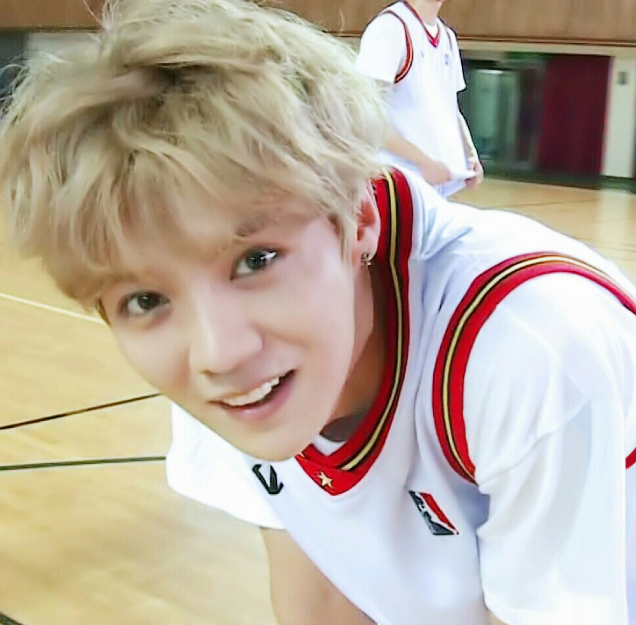 【鹿晗】广州演唱会 致爱后半部分+talk+甜蜜蜜