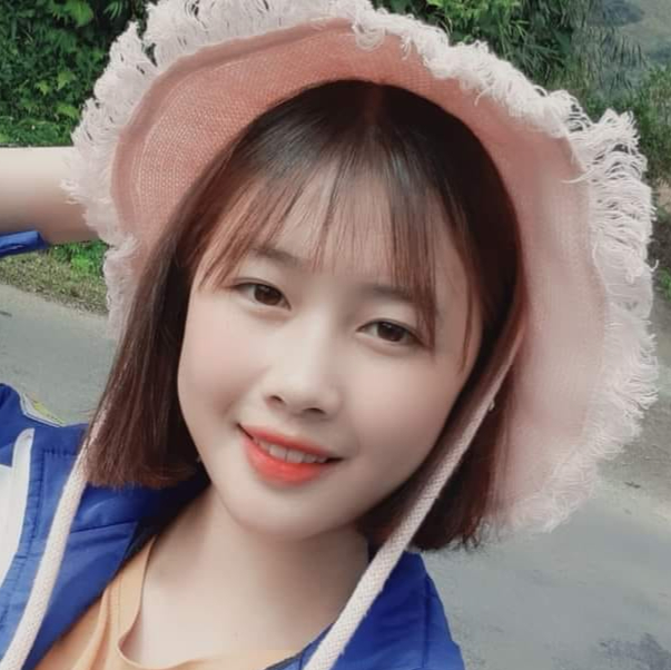 春节期间去游玩的越南苗族女孩们