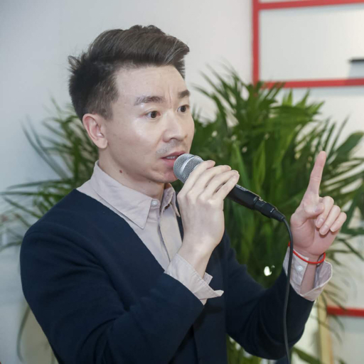 云健身-仰望尾迹云