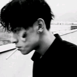 一朵鲜花插人间