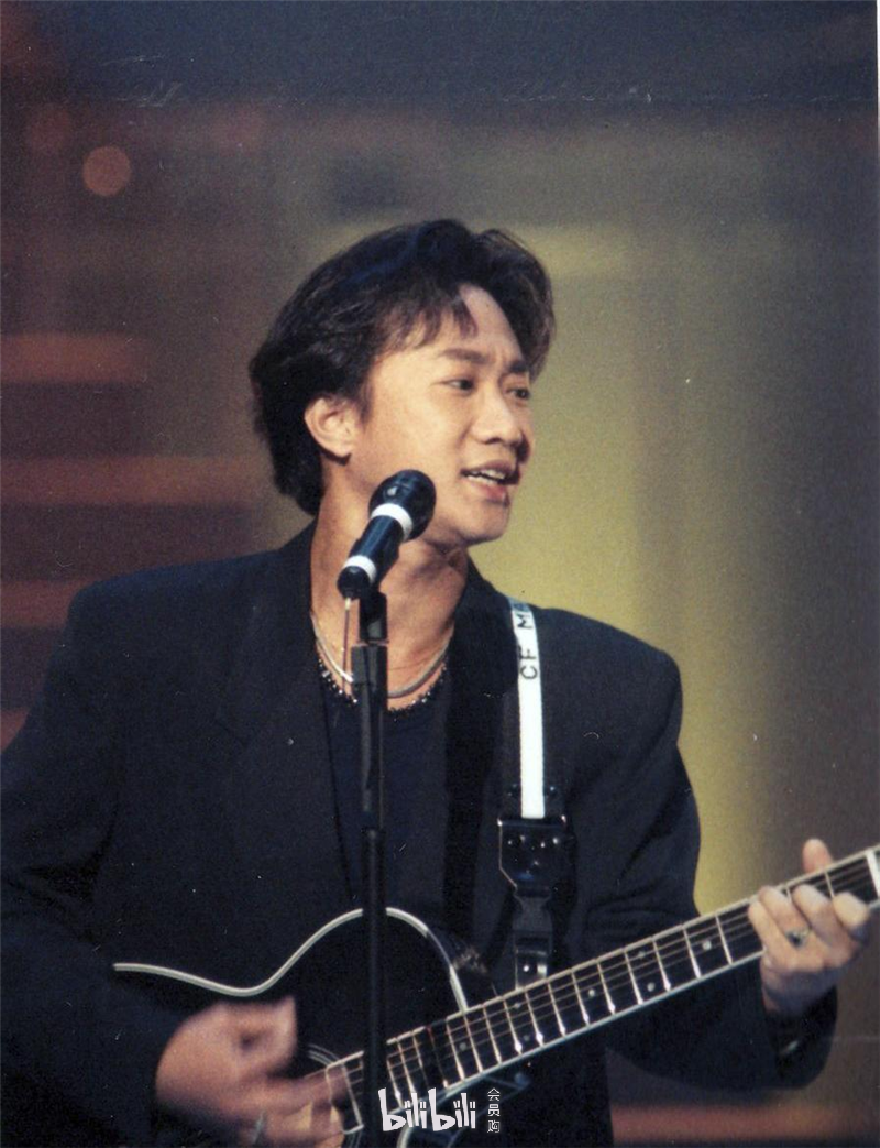 都能从黄家驹略沙哑又坚决的歌声中得到力量.